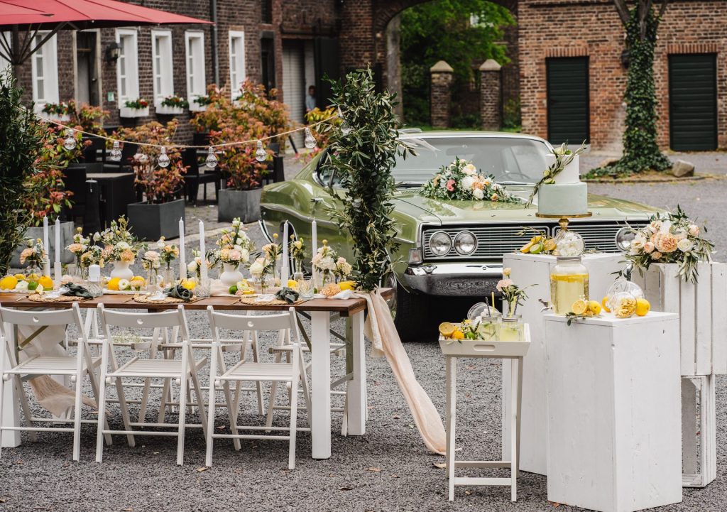 Hochzeitsdekoration mit Auto